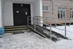 Вход в здание детского сада по адресу ул. Алтайская, д. 1